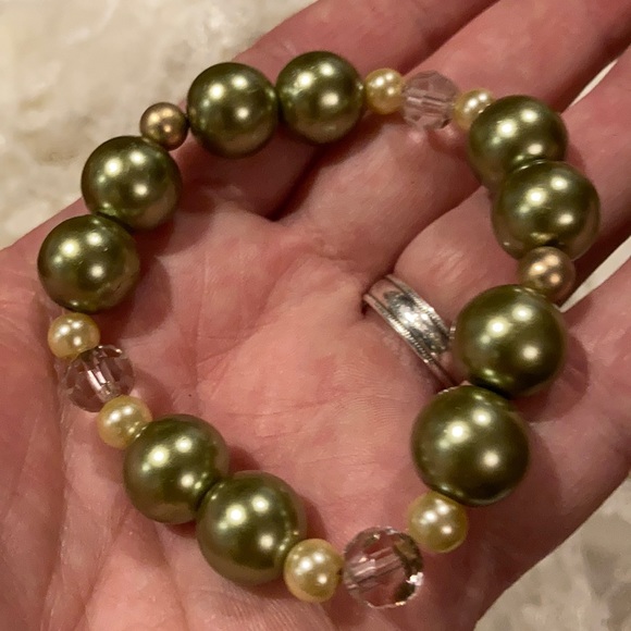 Green Stretch Bracelet - Picture 6 of 8